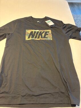 NWT Nike Men’s Charcoal Tee with Camouflage Logo